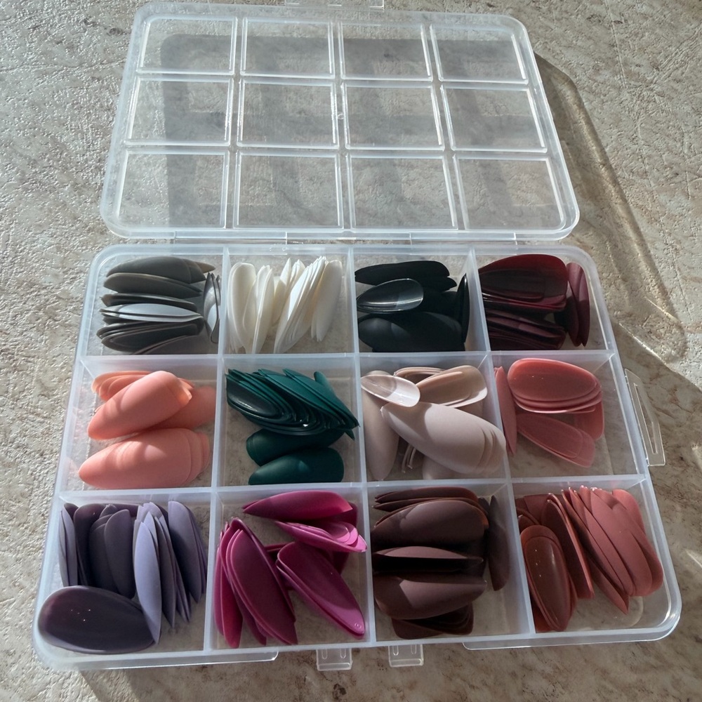 Multi-Color Matte Nails with Storage Box - Picture 3 of 5